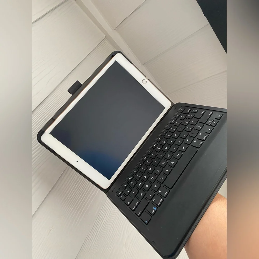 ZAGG 10.2 keyboard for IPAD